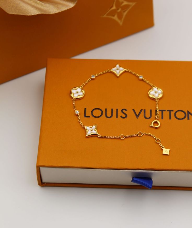 Louis Vuitton Bracelet 4 Motif