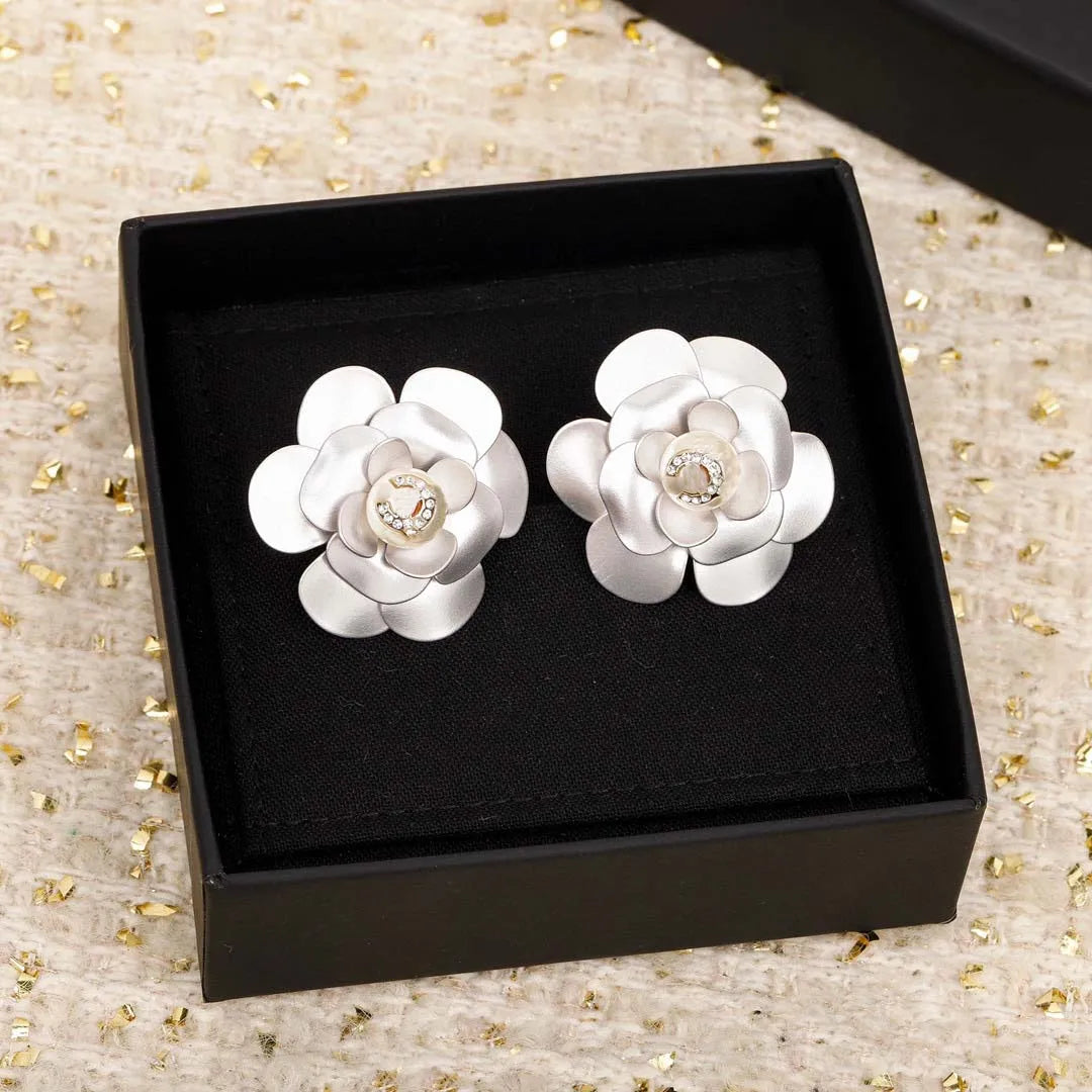 Camélia pearl earrings