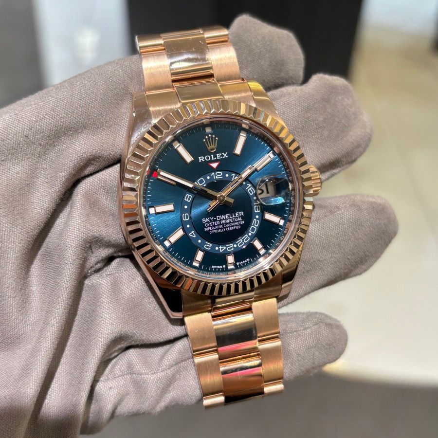 Rolex Sky-Dweller Rose Gold - Image 4