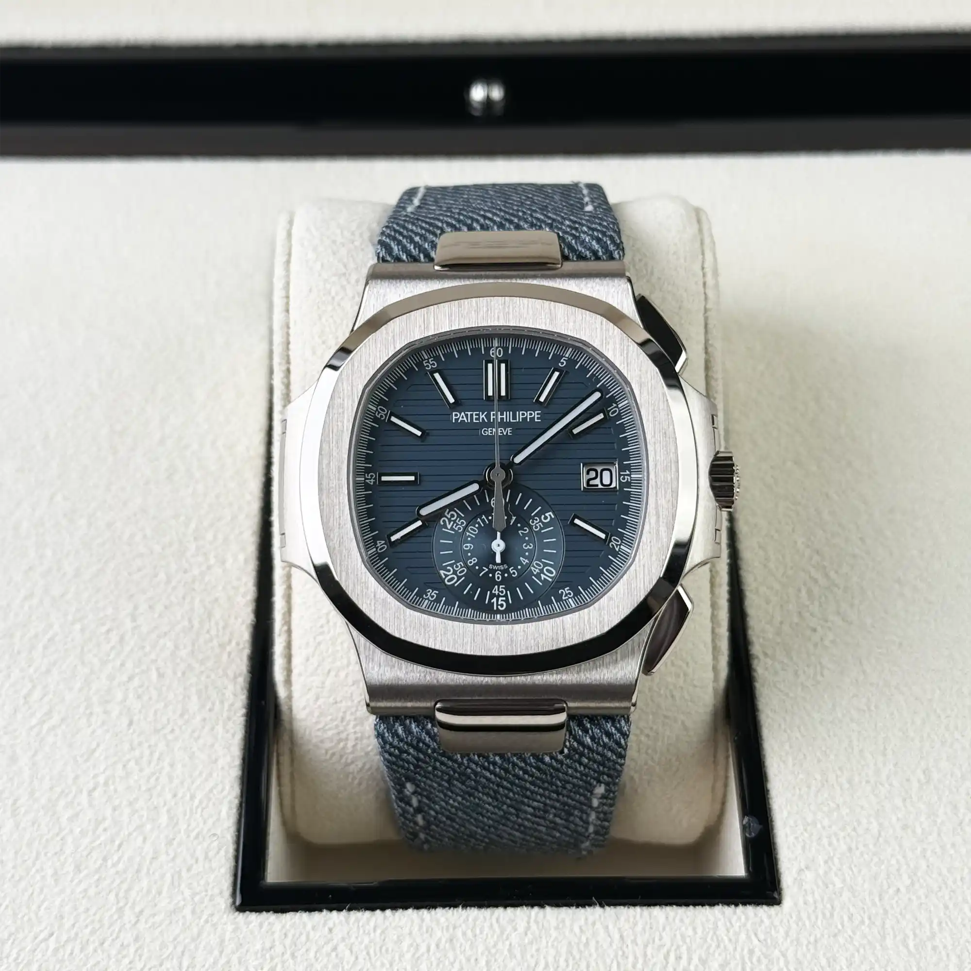 Patek Philippe Nautilus Flyback Chronograph - Image 2